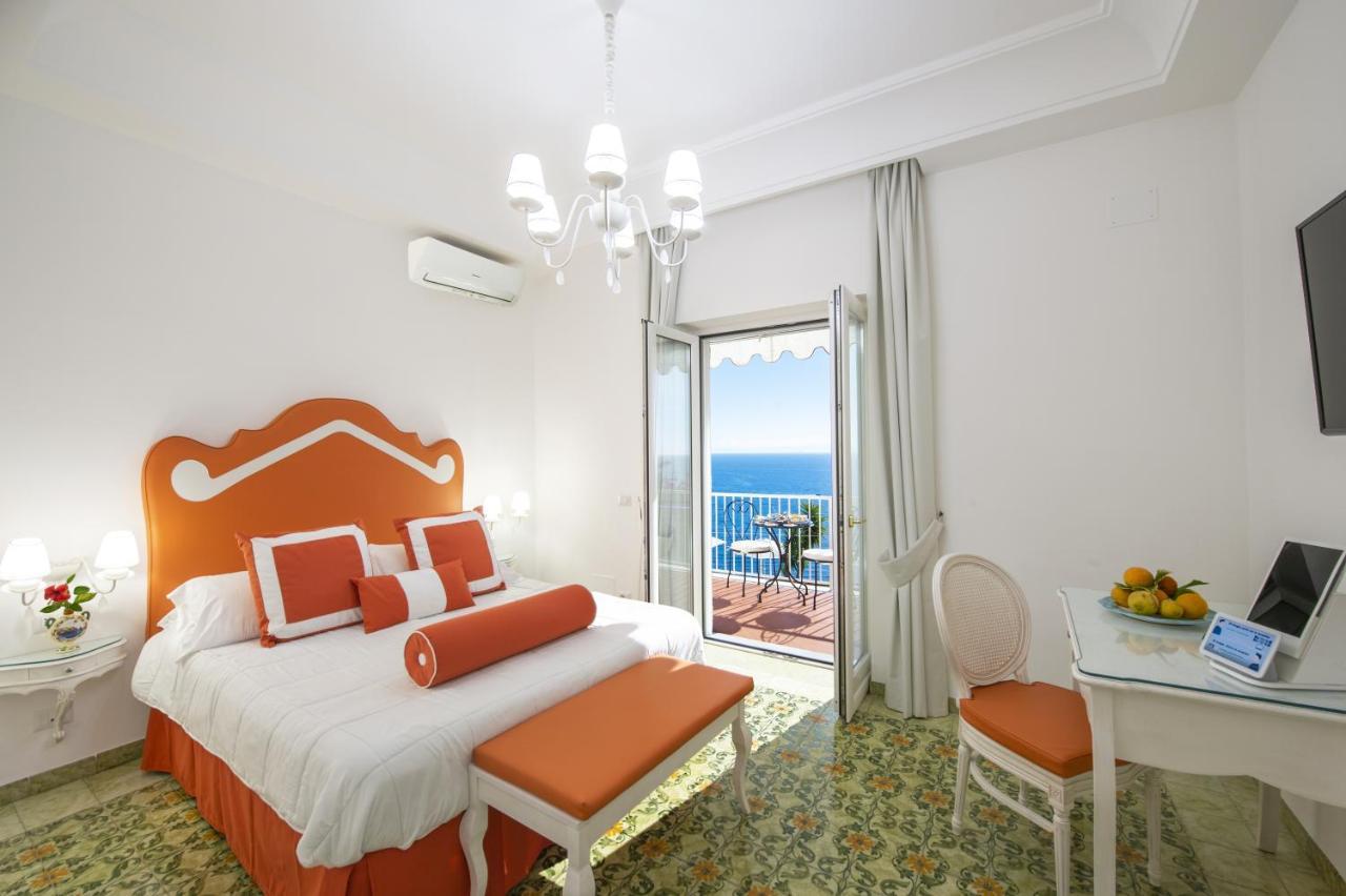 Open Gate Hotel Praiano Bagian luar foto