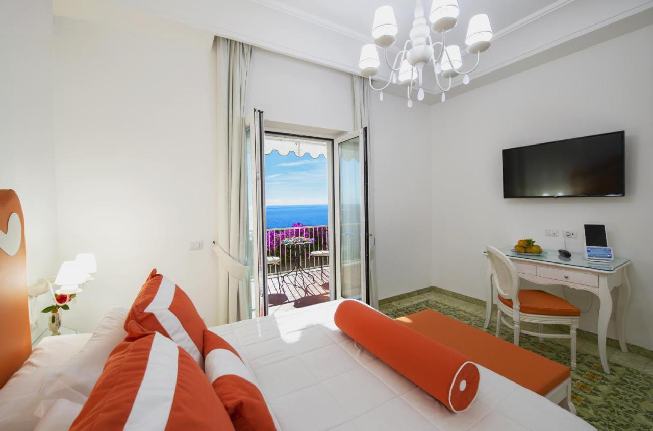 Open Gate Hotel Praiano Bagian luar foto