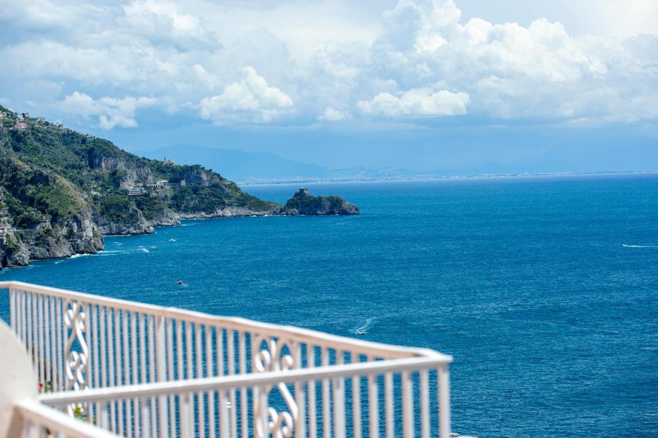 Open Gate Hotel Praiano Bagian luar foto