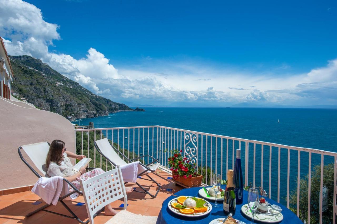 Open Gate Hotel Praiano Bagian luar foto