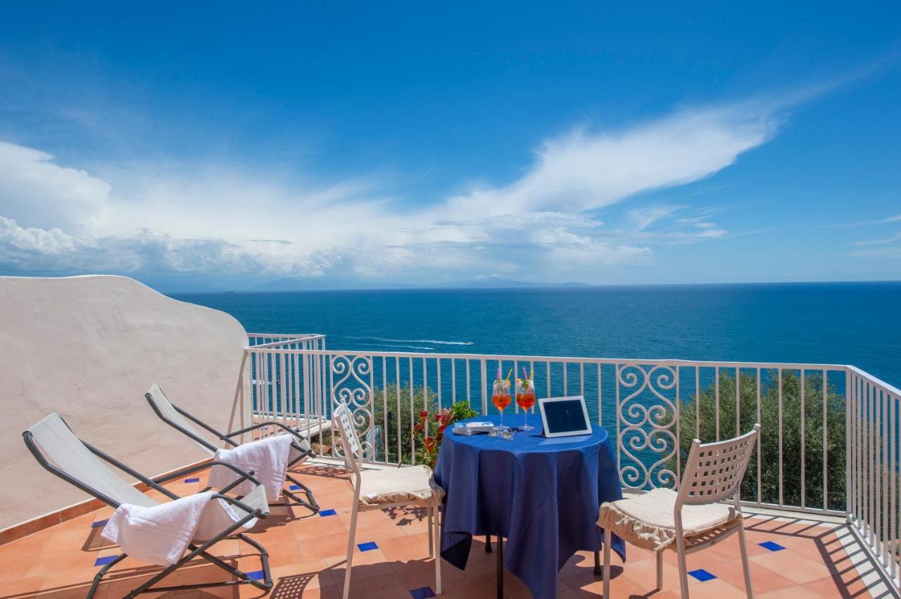 Open Gate Hotel Praiano Bagian luar foto